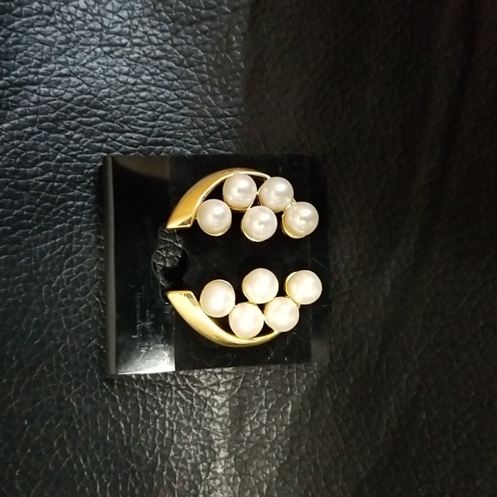 3 for 20. Gold and pearl earrings - Picture 1 of 4